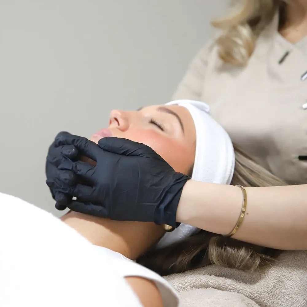 Gezichtsmassage tijdens de Luxe Flow